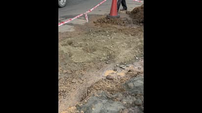 కారు దూసుకొచ్చి ఢీకొట్టడంతో ఎగిరిపడిన దంపతులు: అక్కడికక్కడే మృతి