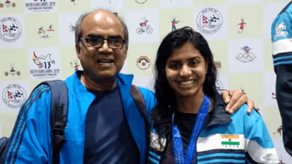 பிரபல தமிழக கிரிக்கெட் வீரரை கரம் பிடித்த நடிகரின் மகள்! பிரமாண்டமாக நடந்து முடிந்தது திருமணம்!