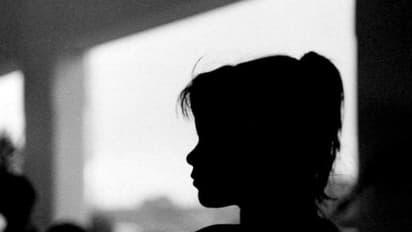 പ്രായപൂര്‍ത്തിയാകാത്ത പെണ്‍കുട്ടികളെ 20,000 രൂപയ്ക്ക് വിറ്റ മുത്തശ്ശി അറസ്റ്റില്‍