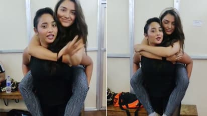 यहां बिजी थी निरहुआ की एक्ट्रेस तो रानी चटर्जी को उन्हें पीठ पर उठाकर लाना पड़ा अवॉर्ड शो में