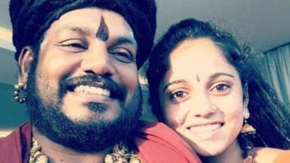 கடலுக்கு நடுவில் சிஷ்யைகளுடன் உல்லாச வாழ்க்கை... மச்சக்காரன் மட்டுமல்ல நித்யானந்தா மூளைக்காரன்..!