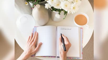 হাতের লেখা দেখে কীভাবে মানুষ চিনবেন, জেনে নিন