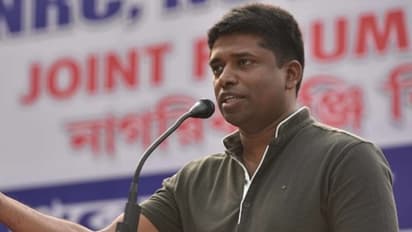 കണ്ണൻ ഗോപിനാഥനെ മുംബൈ പൊലീസ് കസ്റ്റഡിയിലെടുത്തു