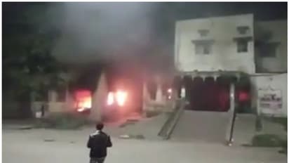 പൗരത്വ നിയമ ഭേദഗതി: ബംഗാളിലേക്കും പ്രക്ഷോഭം പടരുന്നു, റെയില്വേ സ്റ്റേഷന് തീയിട്ടു