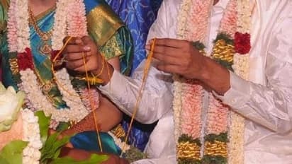 கணவனின் இரண்டாம் திருமணத்திற்கு வந்த முதல் மனைவி - மணமேடையிலேயே தர்ம அடி !!