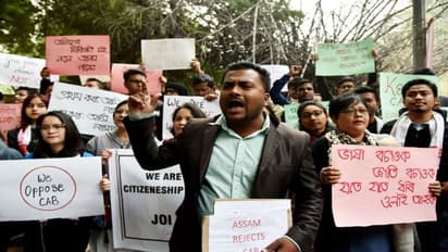 ধীরে ধীরে শান্ত হচ্ছে উত্তর-পূর্ব, আন্দোলন রাজধানীর পথে