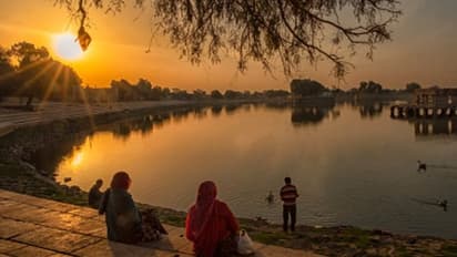 কলকাতার তাপমাত্রা স্বাভাবিকের দুই ডিগ্রি উপরে, দক্ষিণবঙ্গে বজ্রবিদ্য়ুৎ সহ বৃষ্টির সম্ভাবনা