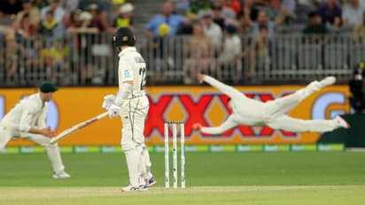 ஸ்டீவ் “சூப்பர்மேன்” ஸ்மித்தின் மிரட்டலான கேட்ச்.. வீடியோ