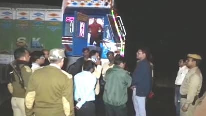 বেআইনি বালির খাদানে আচমকা জেলা শাসক, বিপদ দেখে পালালো গাড়ির চালক