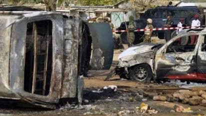 வேன்-லாரி நேருக்கு நேர் மோதல்... ஒரே குடும்பத்தை சேர்ந்த 24 பேர் உட்பட 28 உடல் கருகி உயிரிழப்பு..?