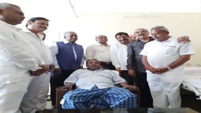 ಕಾಂಗ್ರೆಸ್ ಬಿಟ್ಟ ಬಳಿಕ ಇದೇ ಸಿಕ್ಕಿದ್ದೇ ಚಾನ್ಸ್ ಎಂದು ಸಿದ್ದು ಭೇಟಿಯಾದ ಹಳೇ ಶಿಷ್ಯಂದಿರು