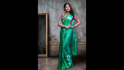 விதவிதமான பட்டு புடவையில்... ரகரகமான போஸ் கொடுத்து ரசிகர்களை ஈர்க்கும் ஐஸ்வர்யா தத்தா!