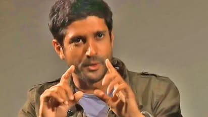 CAB मामला : सोशल मीडिया यूजर को जवाब देने के चक्कर में बुरी तरह फंस गए फरहान अख्तर