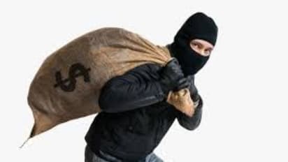 ലോക്ക് ഡൗണ് പൂട്ടുപൊളിച്ച് കള്ളന്മാര്; ആലുവയിൽ അടച്ചിട്ട കടകളിൽ മോഷണം