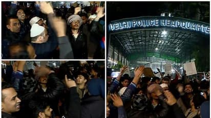 'ഹല്ലാ ബോൽ', ജാമിയക്ക് പിന്തുണയുമായി ദില്ലി പൊലീസ് ആസ്ഥാനത്ത് വിദ്യാർത്ഥികളുടെ വൻ പ്രതിഷേധം
