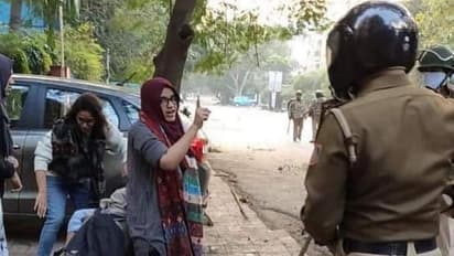 ഇല്ല, ഞങ്ങൾ പിന്മാറില്ല: പൗരത്വ നിയമ ഭേദഗതിക്കെതിരെ പ്രതിഷേധം തുടരുമെന്ന് ജാമിയ വിദ്യാർത്ഥികൾ