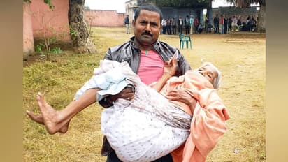 कड़ाके की ठंड में भी बुजु्र्गों ने पकड़ी ऐसी जिद, किसी को खटिया तो किसी को गोद में लाना पड़ा...