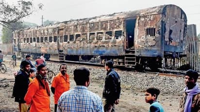 विरोध के नाम पर आतंक का तांडव, ममता के बंगाल में पटरियां उखाड़ी, बस ट्रेनों को जलाकर किया खाक