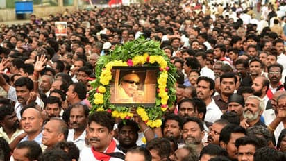 கருணாநிதியை புதைக்க இடம் மறுத்த அதிமுக, சிலைக்கும் அனுமதி மறுப்பு..!! கொதிப்பில் உடன் பிறப்புகள்..!!