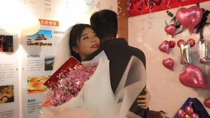 शख्स के प्यार में पागल हुई लड़की, बेशुमार दौलत लुटाकर यूं किया प्रपोज