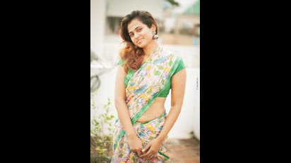 அம்மாடியோ  இது வேற லெவல்..! கிறங்கடிக்கும் 'இடுப்பழகி' ரம்யா பாண்டியனின் செக்ஸி போஸ்! இணையத்தை கலக்கும் லேட்டஸ்ட் ஹாட் புகைப்படம்!