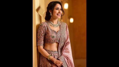 వరుణ్ తేజ్ హీరోయిన్ అందానికి ఫిదా కావాల్సిందే.. ఫొటోస్!