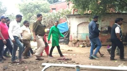 উন্নয়নে নামতেই রেল-খড়গপুর পুরসভা সংঘাত,পুরসভার লাইটপোস্ট কাটল রেল