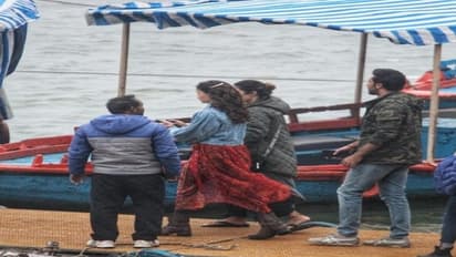 आलिया के पीछे कुछ इस तरह शरारत करते नजर आए रणबीर