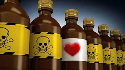 ಪ್ರೀತಿಸಿದ ಅಪ್ರಾಪ್ತೆಗೆ ವಿಷ ಕುಡಿಸಿ ಕೊಂದ ಯುವಕ..!