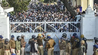 குடியுரிமை சட்டத்தை இணையத்தில் விமர்சிப்பவரா..??  முதலில் இதை படியுங்கள்..!!