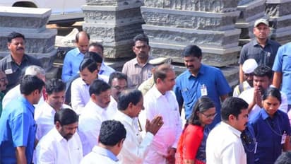 యాదాద్రికి సీఎం కేసీఆర్: ఆలయంలో ప్రత్యేక పూజలు