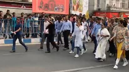 'ছোট ঘটনা'য় কেন বন্ধ ট্রেন, রেলকেই কাঠগড়ায় তুললেন মুখ্যমন্ত্রী