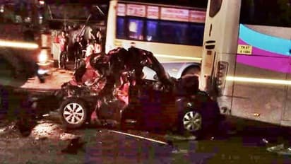 சொகுசு பேருந்தில் பயங்கரமாக மோதிய கார்..! ரத்தவெள்ளத்தில் முதியவர் துடிதுடித்து பலி..!