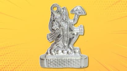 मंगलवार को घर में स्थापित करें पारद हनुमान प्रतिमा, बन सकते हैं बिगड़े काम