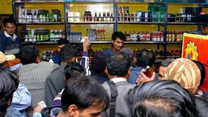 మందు బాబులకు గుడ్ న్యూస్ : ఆన్ లైన్ లో మద్యం విక్రయాలు.....