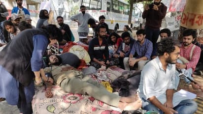 പുനെ ഫിലിം ഇന്സ്റ്റിറ്റ്യൂട്ട് വിദ്യാര്ത്ഥികളുടെ ഫീസ് വര്ധനയ്ക്കെതിരായ നിരാഹാരസമരം നാലാം ദിവസം