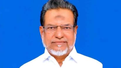 తమిళనాడు: ప్రచారంలో గుండెపోటు.. అన్నాడీఎంకే ఎంపీ మృతి