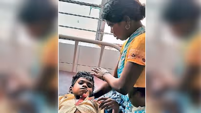 अभी पानी से डरता है, कुछ दिनों बाद हवा से कांपने लगेगा यह बच्चा,  फिर मां की गोद सूनी हो जाएगी