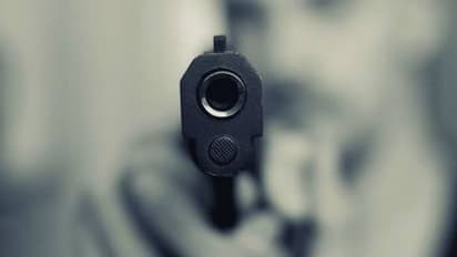 ബലാത്സംഗ ശ്രമത്തിൽ നിന്ന് രക്ഷപ്പെട്ട മകളെ ദുരഭിമാനം ഭയന്ന് വെടി വച്ച് കൊല്ലാൻ ശ്രമം: പിതാവ് അറസ്റ്റിൽ