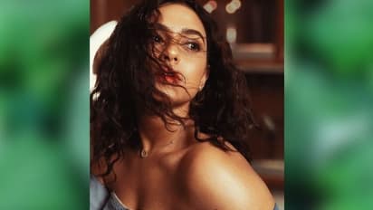 'একমাত্র কফিই আমাকে বাঁচাতে পারে', অন্তর্বাস দেখিয়ে কেন একথা বললেন ইন্টারনেট সেনসেশন নুসরত