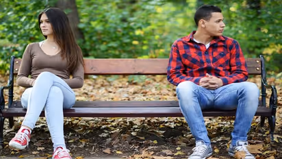 मामूली बातों को लेकर भी टूट जाती है शादी, पॉजिटिव एटिट्यूड रखने से रहता है रिलेशनशिप सेफ