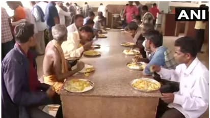 അരക്കിലോ പ്ലാസ്റ്റിക്കിന് ഒരു നേരത്തെ ആഹാരം; പ്ലാസ്റ്റിക് മാലിന്യ നിര്മ്മാര്ജ്ജനത്തിന് പുതിയ പദ്ധതി