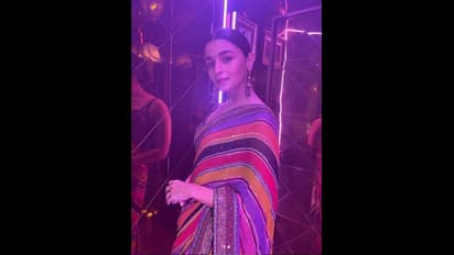 விருது வென்ற சந்தோஷத்தில் விதவிதமான போஸ்! ஆலியாபட்டின் அழகு ஸ்டில்ஸ்!