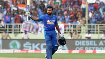 విశాఖలో సెంచరీ...రోహిత్ ఖాతాలో అరుదైన రికార్డ్