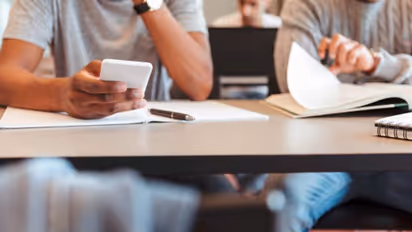 বান্ধবীদের যৌনাঙ্গে আঘাত থেকে গণধর্ষণ, চ্যাটে শিউরে ওঠা আলোচনা স্কুলছাত্রদের