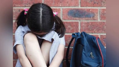 ವಿದ್ಯಾರ್ಥಿನಿಗೆ ಗುಂಡು ಸೂಜಿನಿಂದ 40 ಬಾರಿ ಚುಚ್ಚಿದ ಶಿಕ್ಷಕಿ