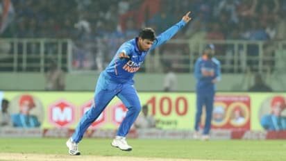 హ్యాట్రిక్స్: ఆ రికార్డు కుల్దీప్ యాదవ్ సొంతం