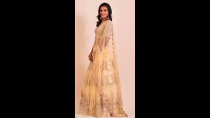 நடிகைகளுக்கு நிகராக போஸ் கொடுத்து அசத்தும் பேட்மிட்டன் வீராங்கனை பி.வி.சிந்து: லேட்டஸ்ட் கேலரி!