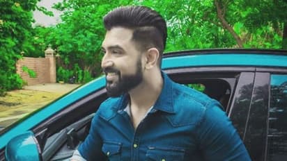 அதிரடி ஆக்ஷன் நாயகனாக கலக்கி வரும் நடிகர் அருண் விஜய்யின் அல்டிமேட் ஸ்டைலிஷ் கிளிக்ஸ்!