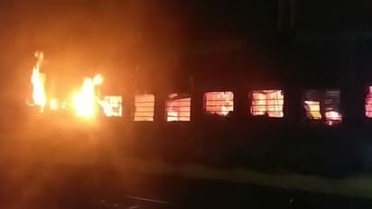 ఏపి ఎక్స్‌ప్రెస్ లో చెలరేగిన మంటలు...భయాందోళనలో ప్రయాణికులు